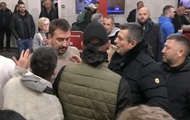 В Сербии толпа взяла в заложники журналистов провластного канала