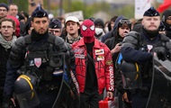 Франция запретила маски на протестах в день Хэллоуина