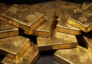Золото впервые в истории стоит больше 1600 долларов за унцию