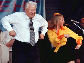 Клинтон рассказал, как пьяный Ельцин в одних трусах ловил такси у Белого дома