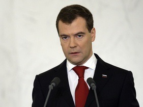 Медведев поздравил украинцев с Днем Победы