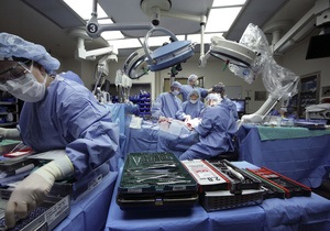 Новости медицины - уникальная операция: В США впервые провели операцию по пересадке ребенку искусственной трахеи