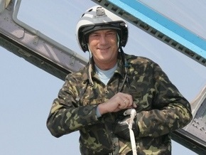 Ющенко полетал на тренажере истребителя МиГ-29