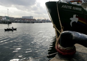 Российские пограничники остановили ледокол Greenpeace