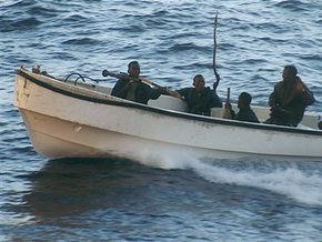 Сомалийские пираты захватили судно, перевозившее оружие
