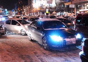 Снегопад в Киеве: пробки в столице достигли десяти балов