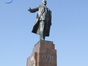 В Харькове началась реконструкция памятника Ленину