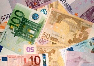 Торги на межбанке открылись резким падением котировок по евро