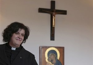 В Италии в сан священника рукоположена замужняя женщина