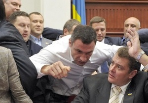 Блок Кличко в Киевсовете отказался от участия в сессии, обвинив Довгого в нарушении регламента