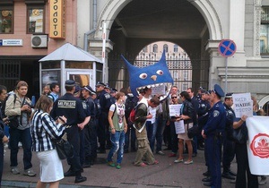 Город не продается. Активисты Гостиного двора блокировали черный вход в Киевсовет