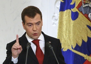 Медведев потребовал  списочек  чиновников, которые невнимательно слушали его послание