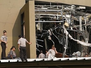 Шесть человек погибли и 36 ранены при взрывах в Джакарте