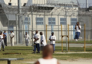 Новини США - втеча ув язнених - Четверо американських ув язнених втекли з допомогою діри у душовій