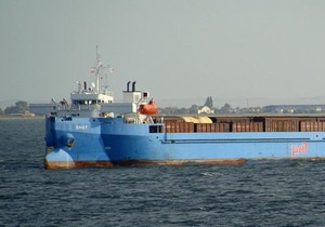 Пором з україно-російським екіпажем зняли з мілини біля грузинського порту Поті