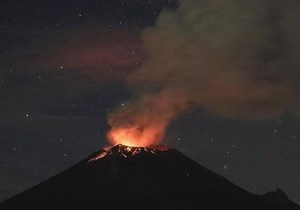 В Италии вулкан Этна вновь возобновил свою активность