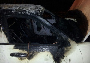 Неизвестные сожгли лимузин в центре Харькова
