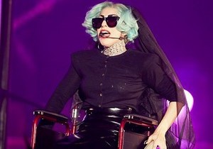 Lady GaGa не может ходить