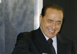 Бывший глава МИД Италии призвал Берлускони уйти в отставку