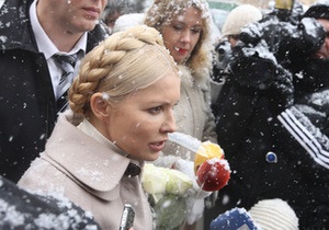 Тимошенко призвала всех пользоваться Twitter и Facebook