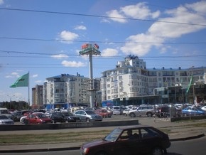 Водителей, покидающих Одессу, будут провожать плакатами Помни, что ты одессит!