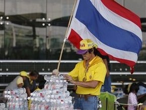 В аэропортах Бангкока ввели режим чрезвычайного положения