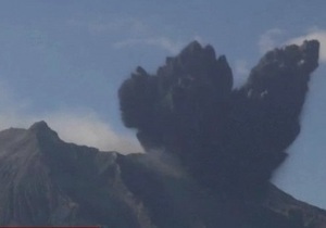 Вулкан снова засыпал Кагосиму пеплом - видео