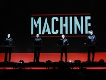 В Киеве Kraftwerk исполнили Рocket calculator на украинском