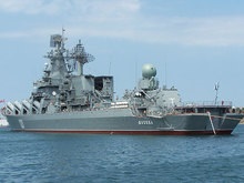 Отряд ЧФ во главе с крейсером Москва прибыл в Сухуми
