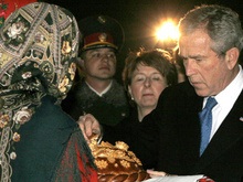 Ющенко угощает Буша котлетами по-киевски