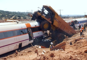 В Испании поезд столкнулся с самосвалом: есть погибшие