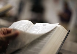 В английском отеле Библии в номерах заменили эротическим романом