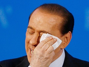 Букмекеры начали принимать ставки на следующую  жертву  Берлускони
