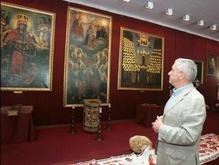 Брат Ющенко отказался закрыть выставку портретов выдающихся украинцев