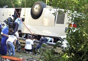 В Турции автобус упал в 30-метровую пропасть: четверо погибших