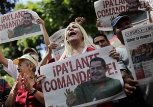 Чавес появился перед многотысячной толпой в Каракасе