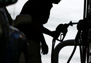 Власти оспорили в суде разрешение Ливелы на безакцизный импорт бензина