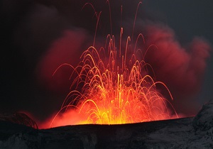 Извержение вулкана в Исландии перешло в новую фазу