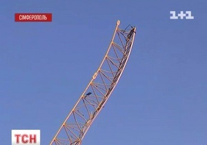 В Симферополе на стройке рухнул башенный кран