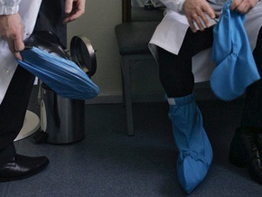 БЮТ: В киевских больницах появятся автоматы по продаже бахил