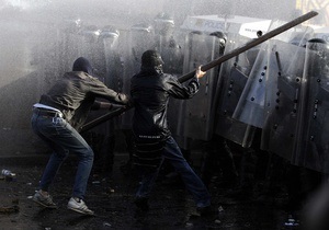 Фотогалерея: Традиционный погром. Массовые беспорядки в Белфасте во время марша оранжистов