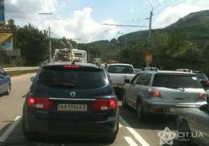 В Крыму из-за ремонта дороги образовалась пробка