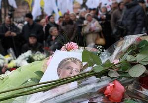 Известные украинцы просят Януковича помиловать Тимошенко