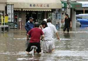 Наводнение в Японии: Более четверти миллиона человек готовятся к эвакуации