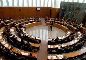 В Словении сегодня пройдут досрочные парламентские выборы
