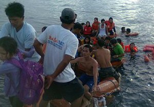Возле Филиппин паром с сотнями пассажиров столкнулся с грузовым судном, есть жертвы