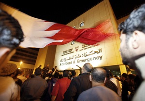 В Бахрейне тысячи протестующих провели ночь на главной площади столицы