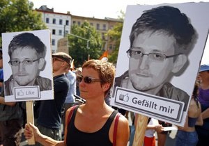 Тысячи немцев протестуют против шпионажа США