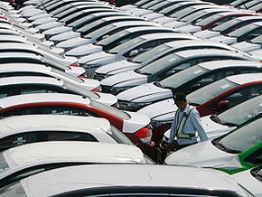 Продажи автомобилей в США рухнули на 23%