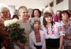 Тимошенко на малой родине Шевченко встретили сторонники Януковича